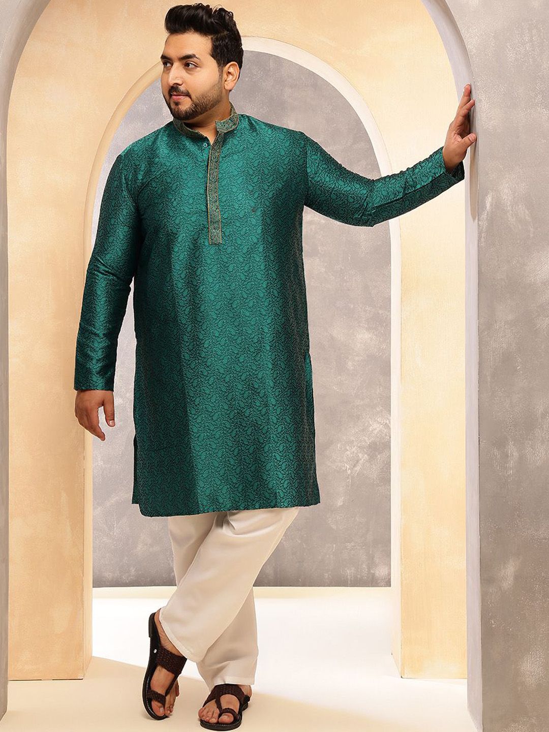 SOJANYA PLUS Men Paisley Printed Regular Kurta with Pyjamas