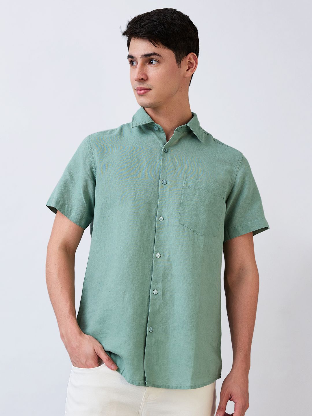 SPYKAR Men Slim Fit Spread Collar Solid Cotton Casual Shirt