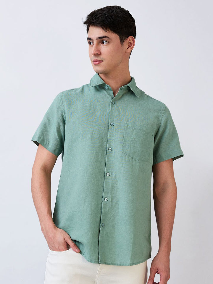 SPYKAR Men Slim Fit Spread Collar Solid Cotton Casual Shirt
