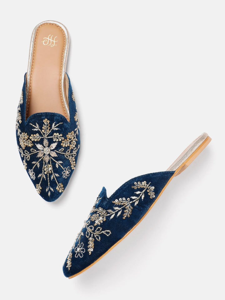 House of Pataudi Women Embellished Ethnic Mules