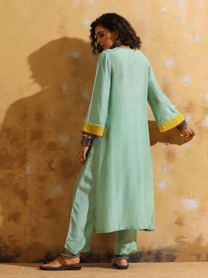 trueBrowns Women Mint Green Muslin Silk High-Slit Kurta Pant Set