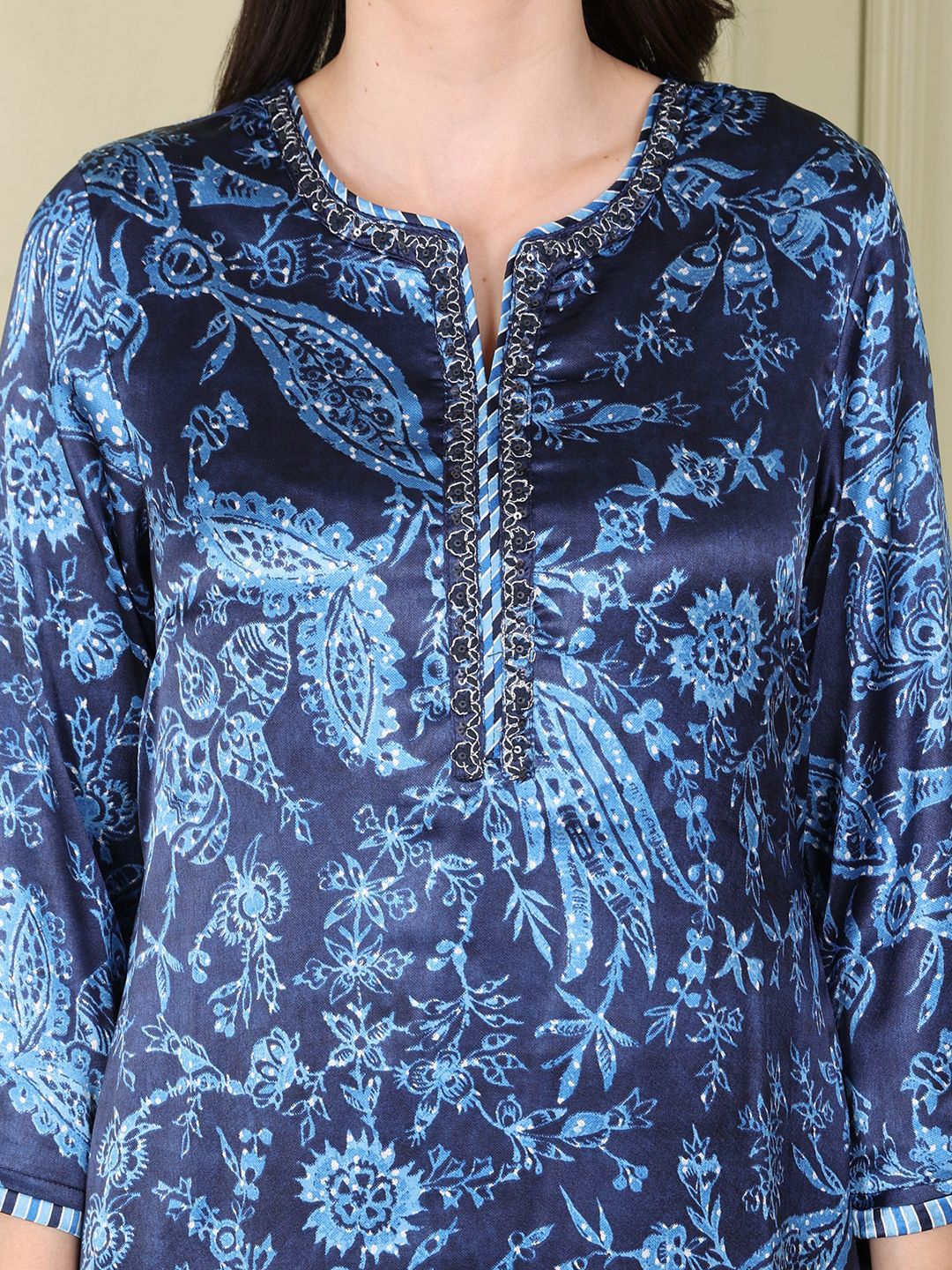 W Women Floral Printed Regular Thread Work Kurta with Trousers