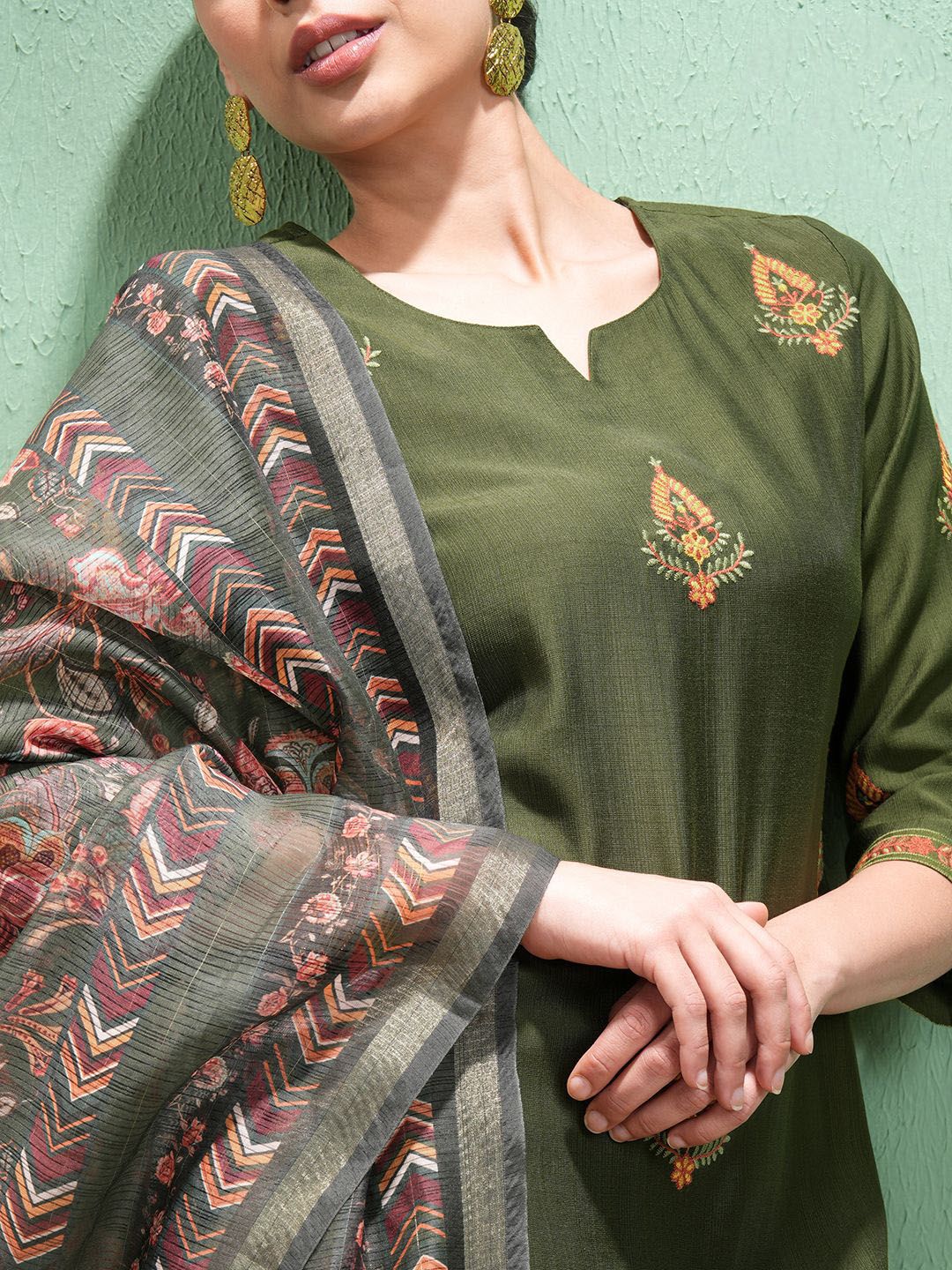Vishudh Women Ethnic Motifs Embroidered Regular Thread Work Kurta with Trousers & With Dupatta