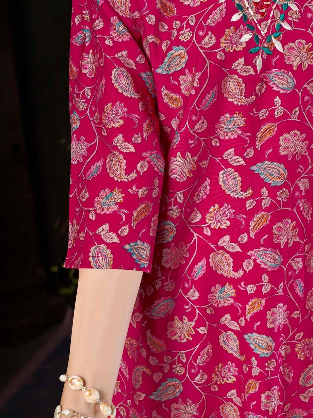 Anouk Women Floral Embroidered Thread Work Chanderi Silk Kurta