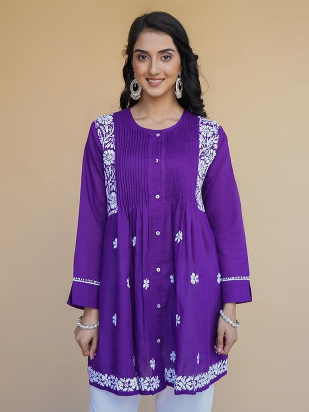 HOUSE OF KARI Floral Embroidered Round Neck Chikankari Pure Cotton Short Kurta