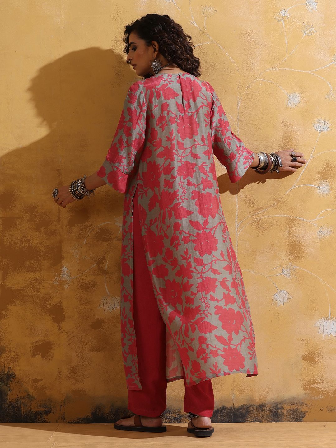 trueBrowns Women Peach Mint Jaal Print Muslin Silk High-slit Kurta Set