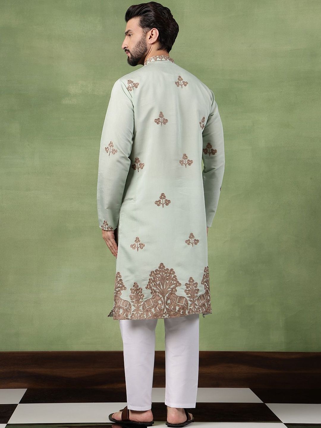 SOJANYA Men Floral Embroidered Thread Work Kurta