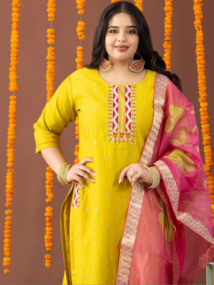 Mamicha Floral Regular Kurta & Trousers With Dupatta
