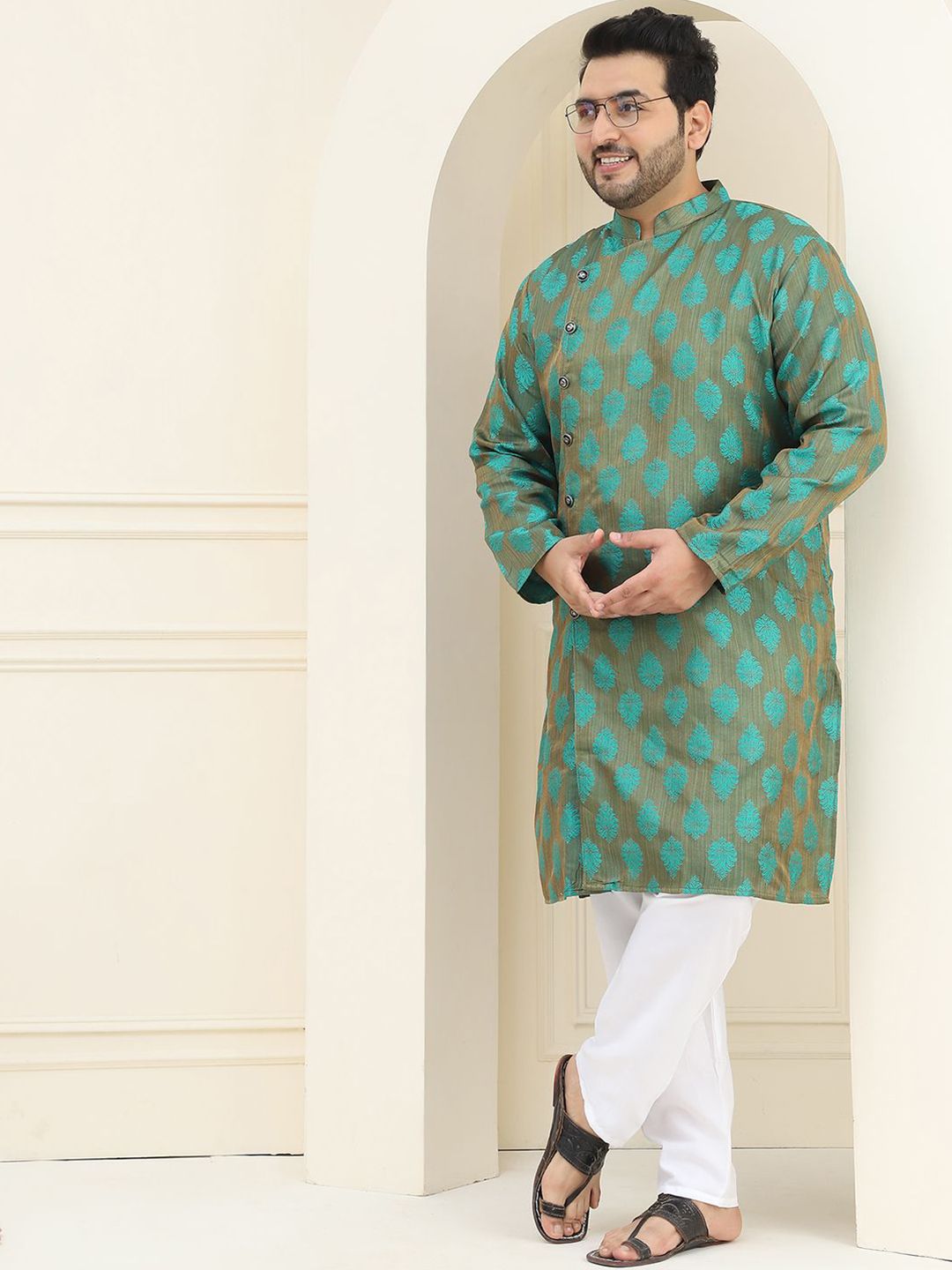 SOJANYA PLUS Plus Size Ethnic Motifs Embroidered Thread Work Kurta with Pyjamas