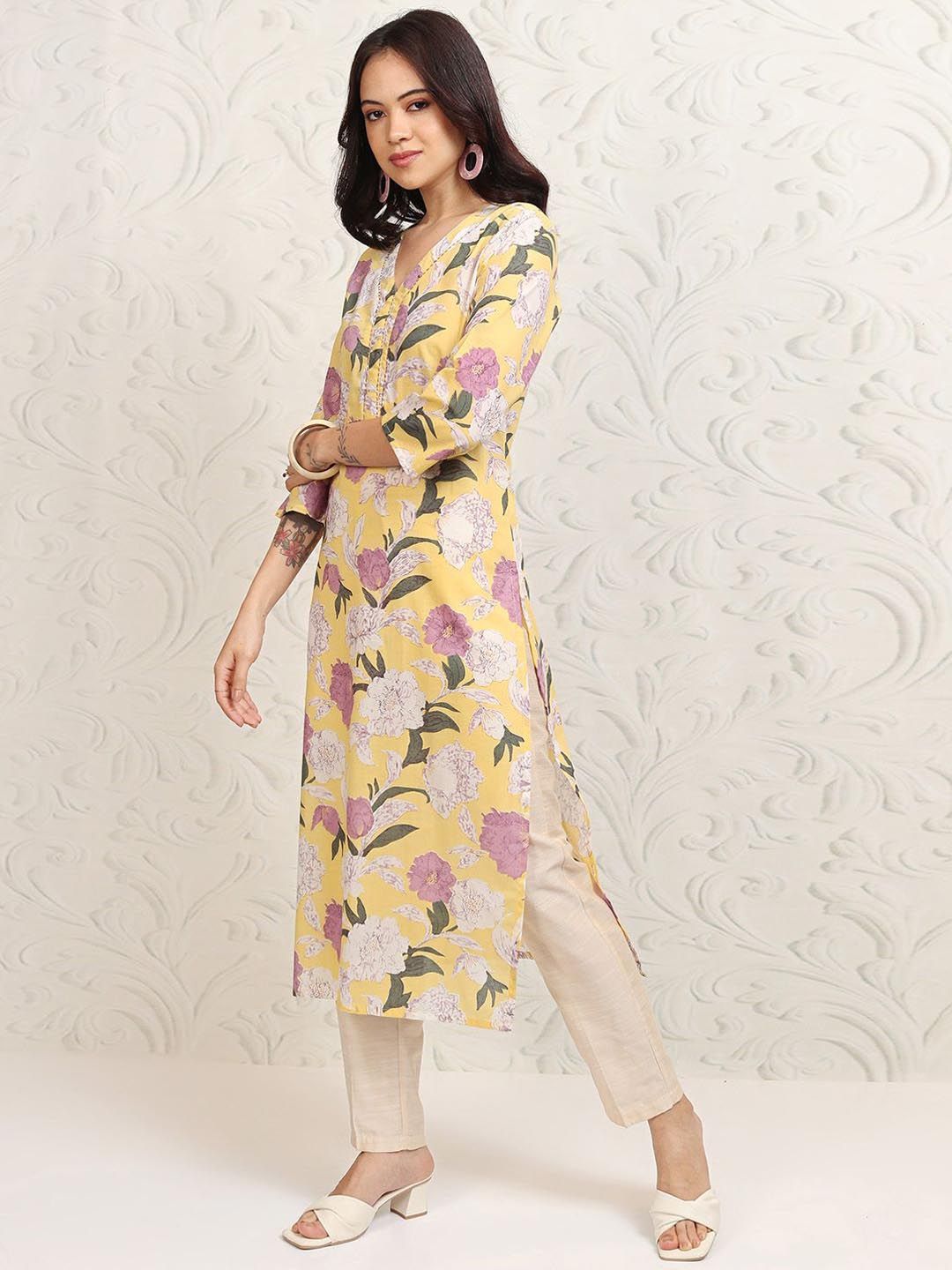 Vishudh Women Floral Printed Sequinned Kurta