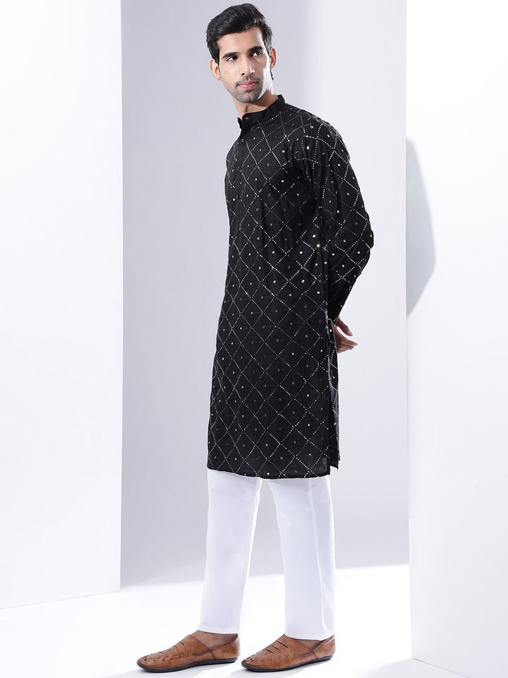 Kurta Kapas Sulam Geometri Lelaki Anouk Dengan Piyama & Jaket Nehru Coral Bercetak