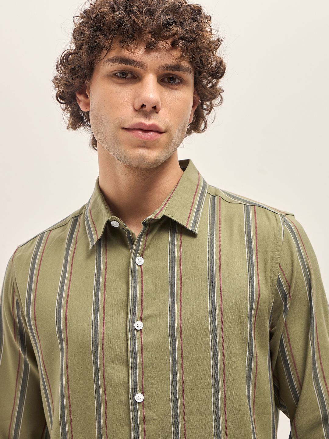THE BEAR HOUSE Men Spread Collar Vertical Striped Cotton Slim Fit Casual Shirt