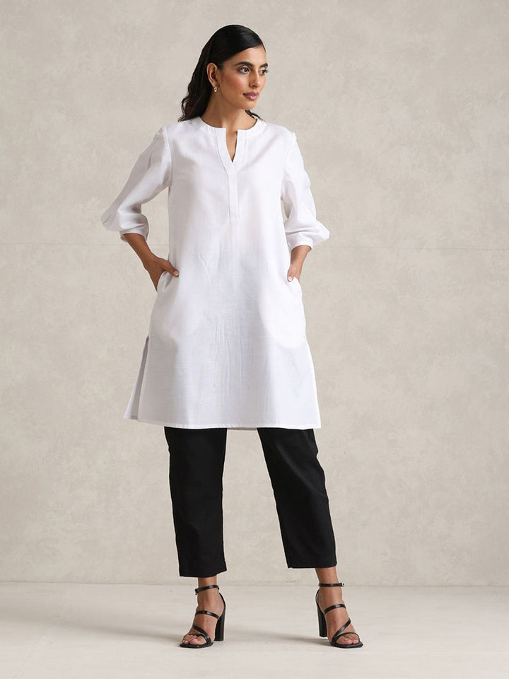 trueBrowns Notch Neck Puffed Sleeves Straight Kurta