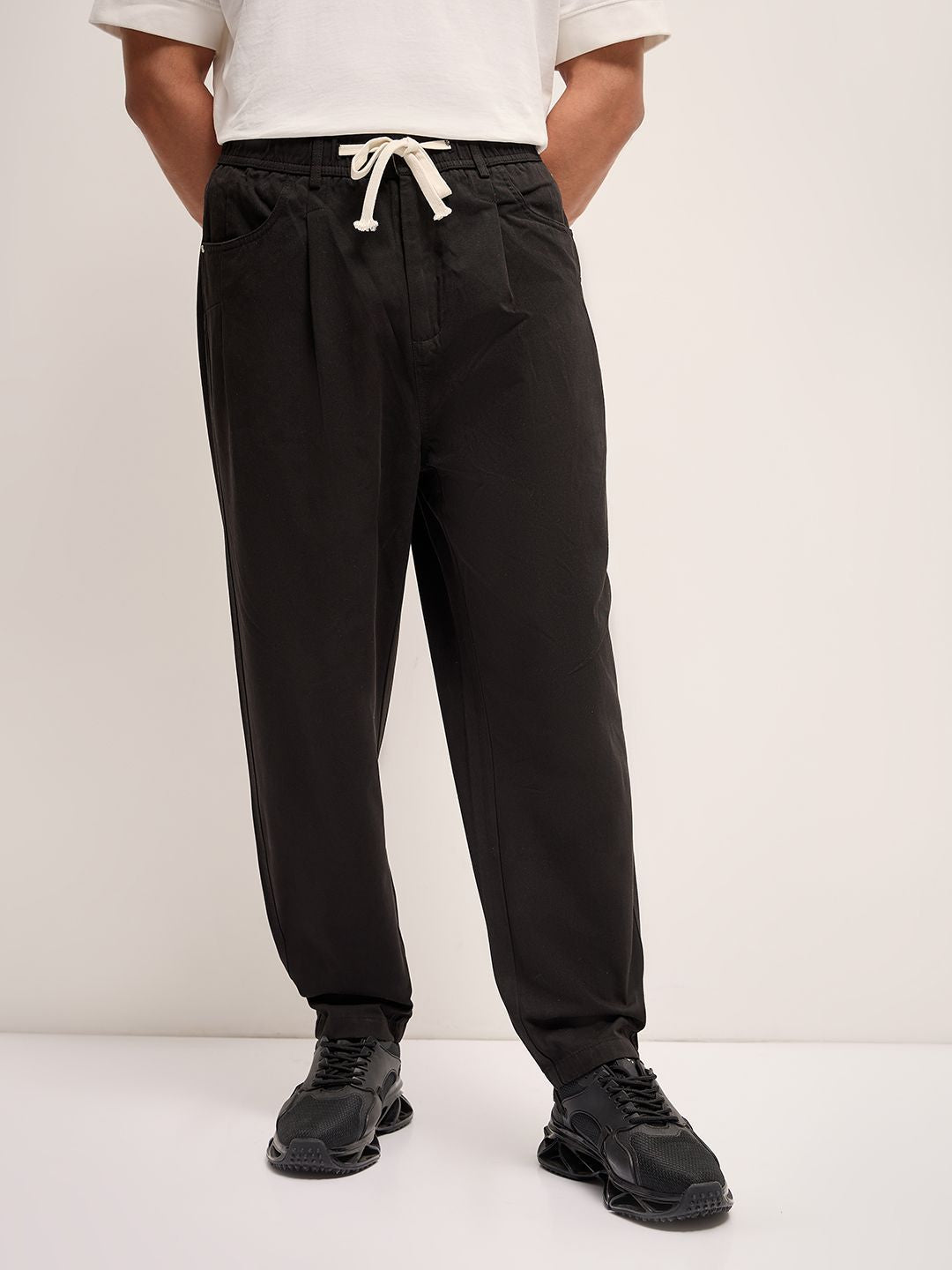 THE BEAR HOUSE Men Solid Relaxed Fit Pure Cotton Casual Pant