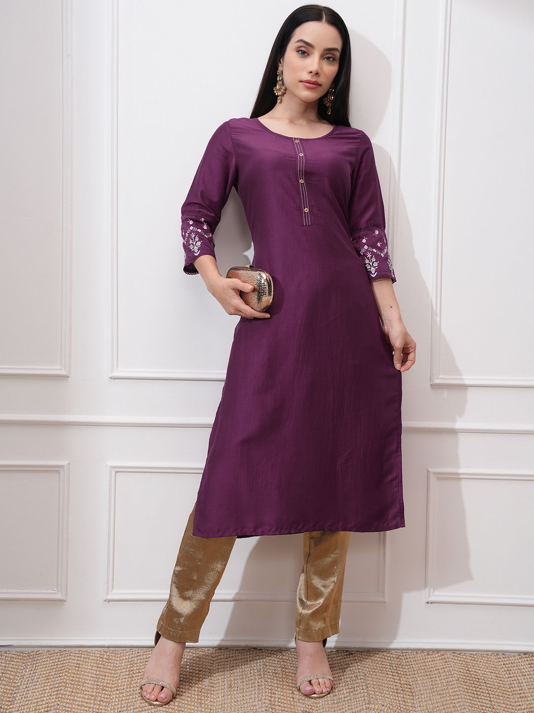 Vishudh Round Neck Three-Quarter Sleeves Thread Work Straight Kurta
