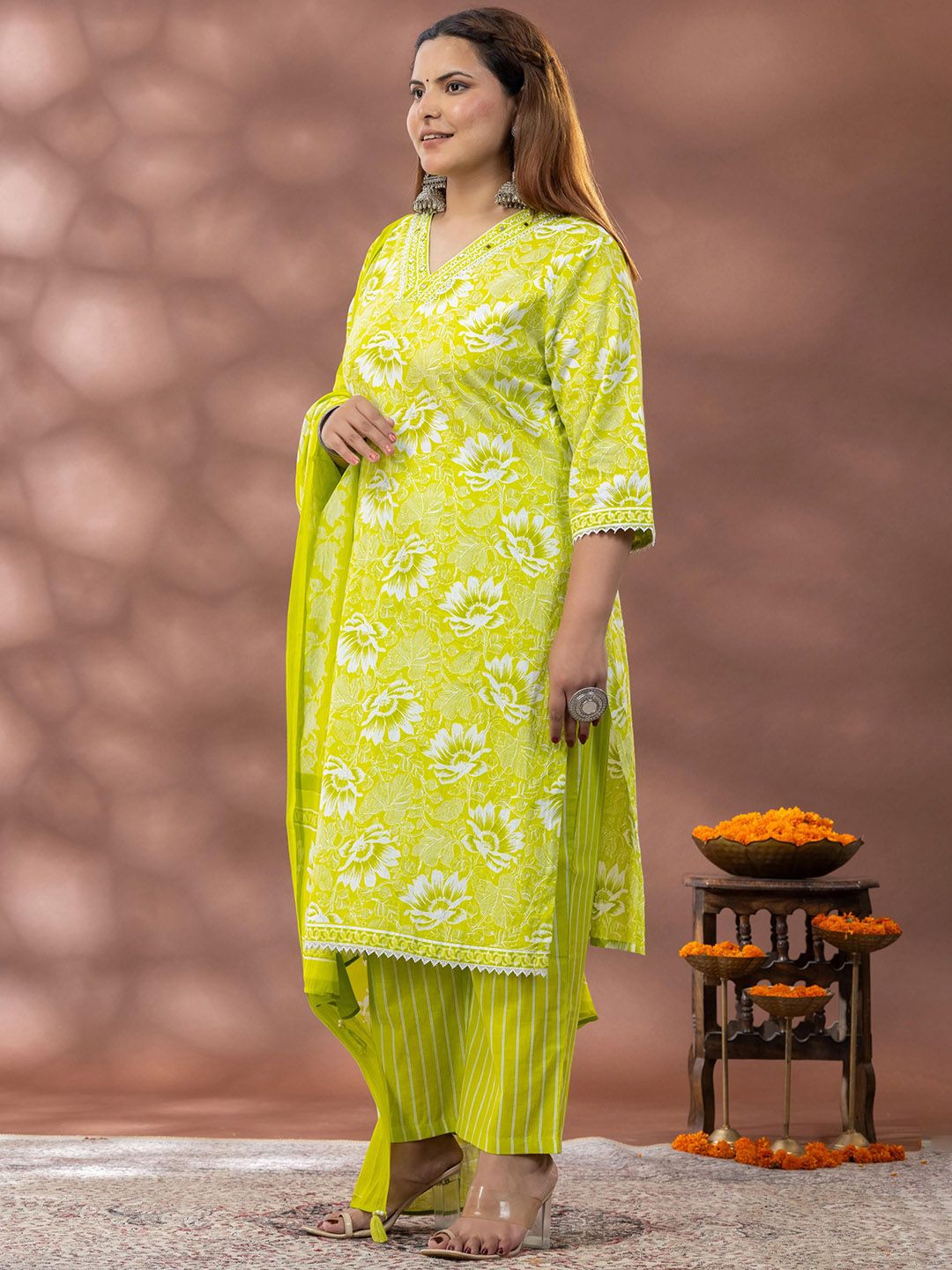 Mamicha  Printed Straight Kurta With Trousers & Dupatta