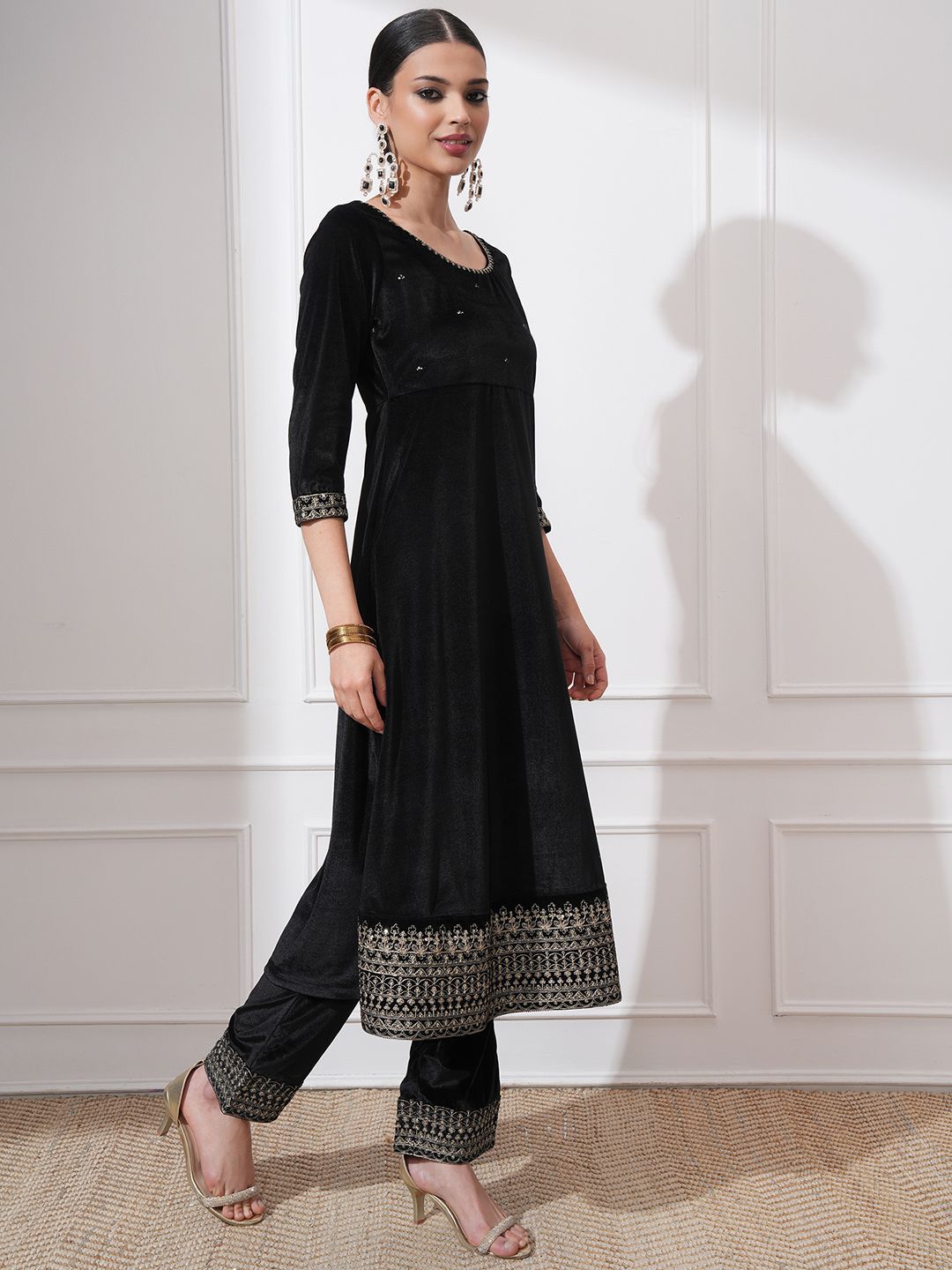 Vishudh Women Floral Embroidered Regular Kurta with Trousers & With Dupatta