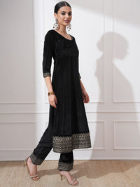 Vishudh Women Floral Embroidered Regular Kurta with Trousers & With Dupatta