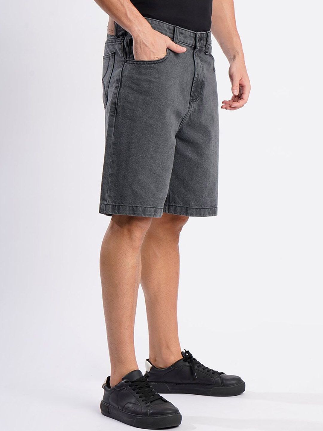 Bene Kleed Men Relaxed Fit Mid-Rise Cotton Denim Shorts