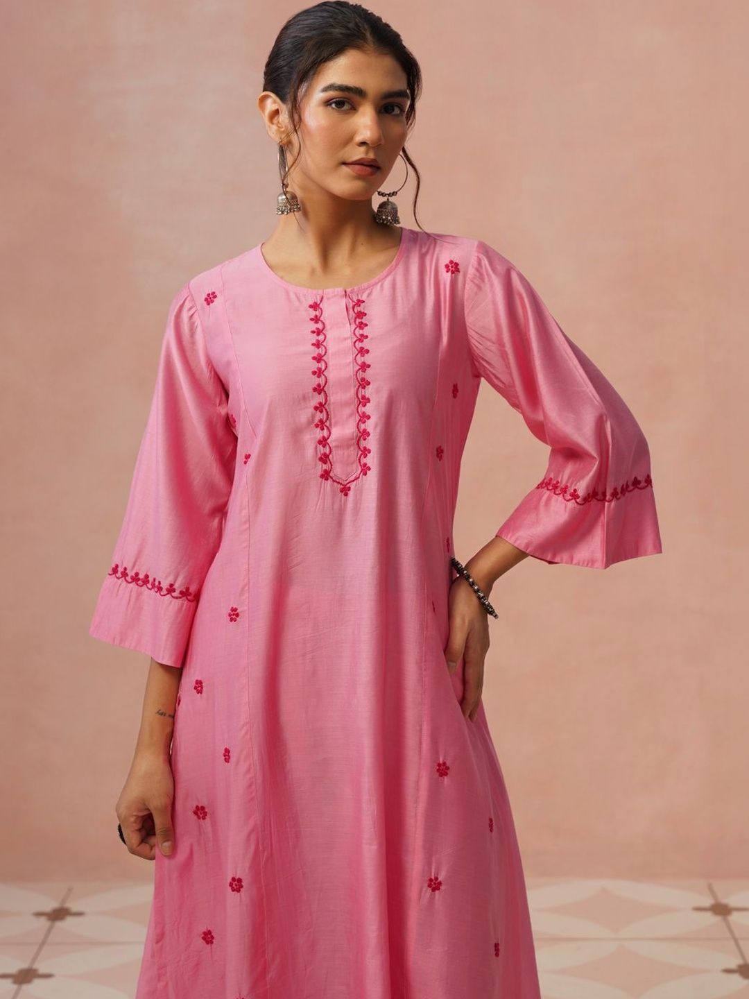 Rumah Chikankari Kurta Chikankari Biasa Wanita dengan Seluar