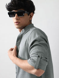Urbano Fashion Men Metallic Blue Solid Linen Full Sleeve Relaxed Fit Mandarin Collar Casual Shirt