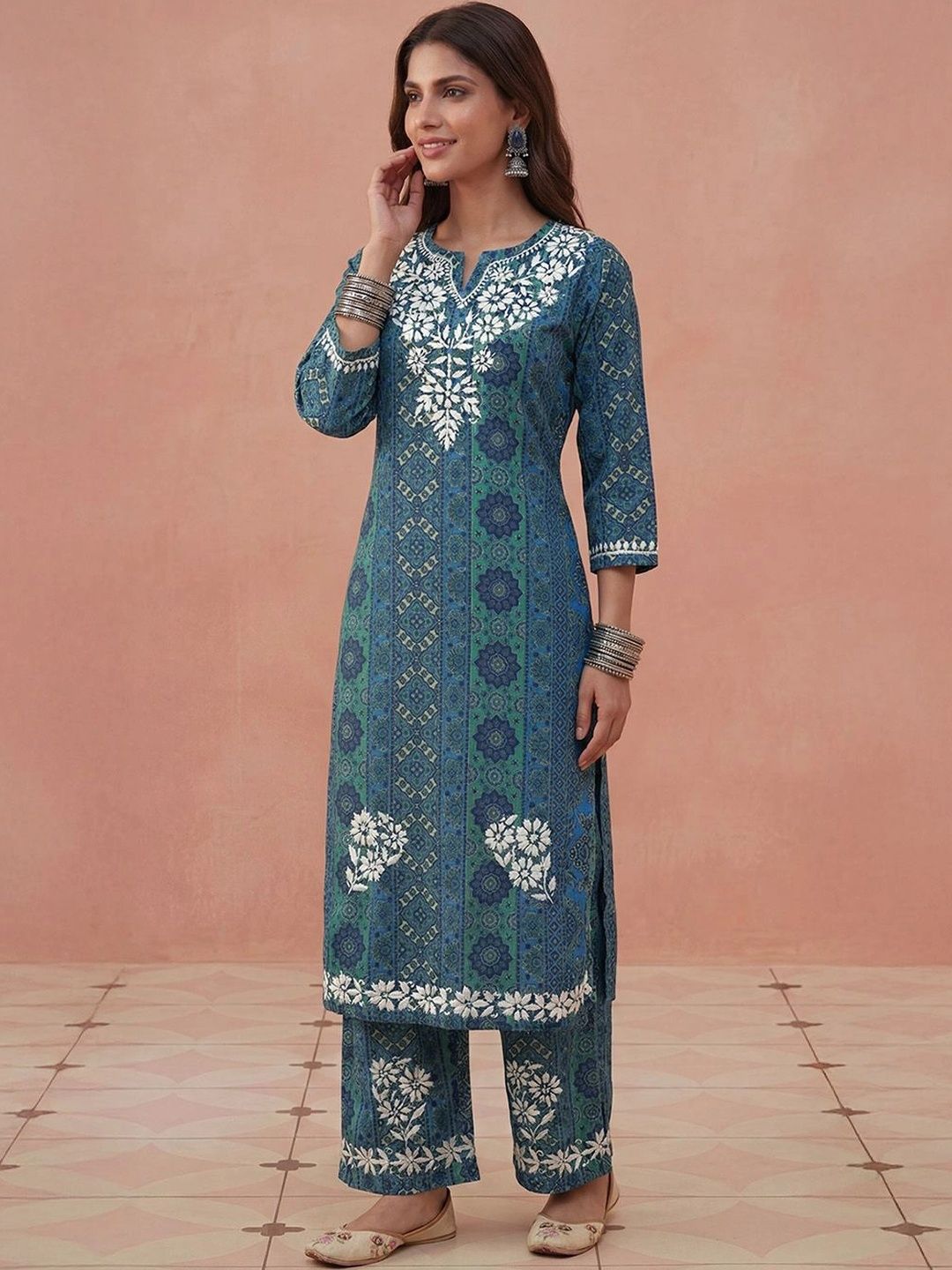 Rumah Chikankari Wanita Biasa Chikankari Silk Crepe Kurta dengan Seluar