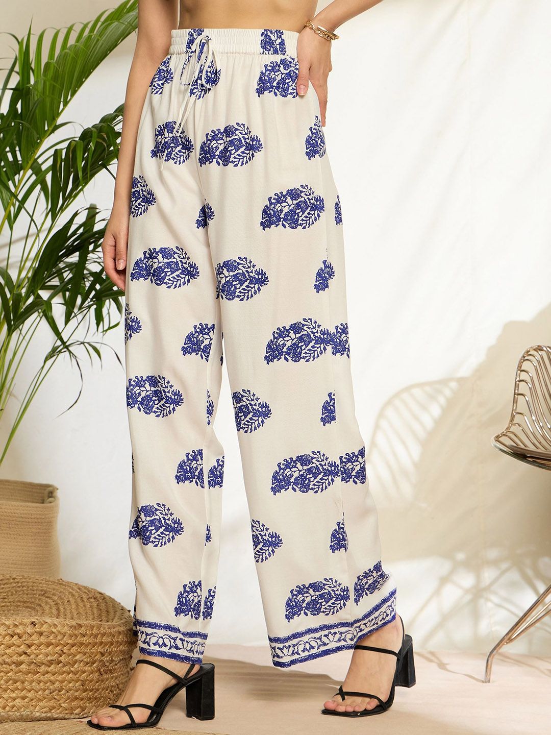 Berrylush Women Floral Printed High-Rise Trousers