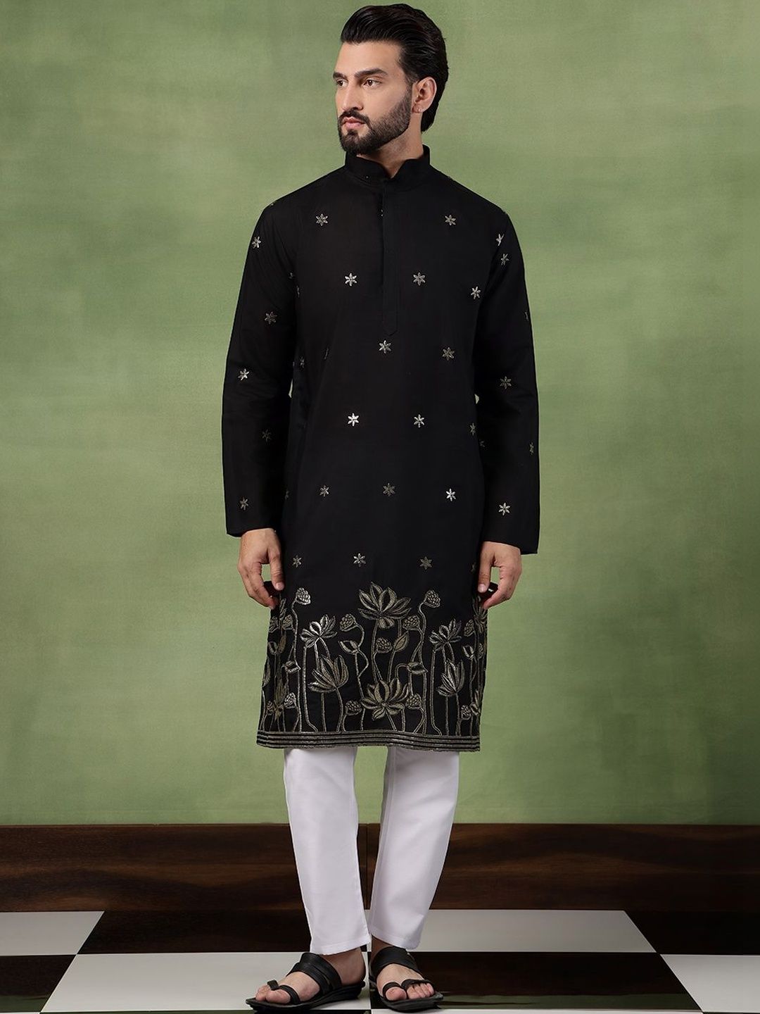 SOJANYA Men Floral Embroidered Kurta