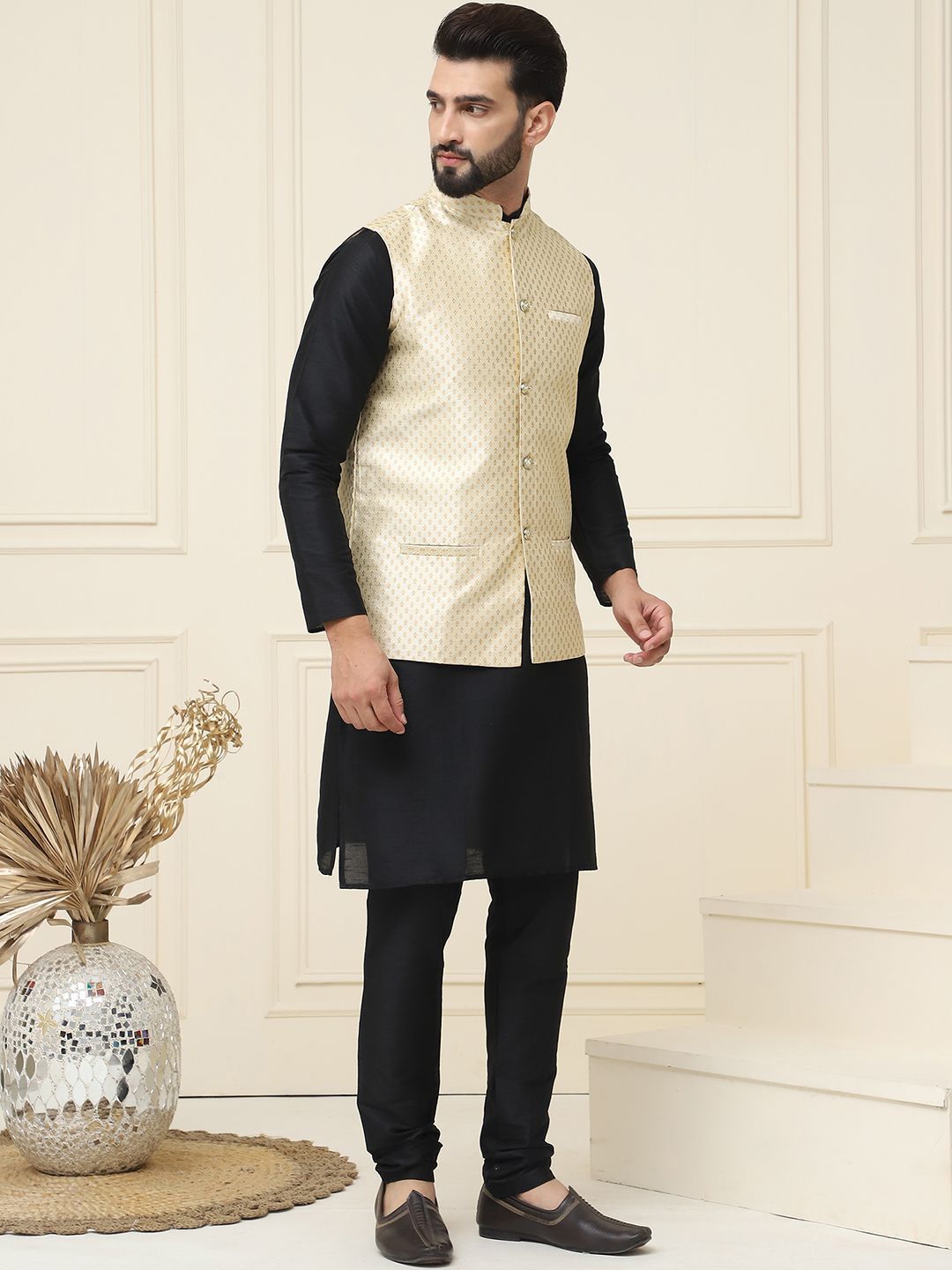 SOJANYA Mandarin Collar Kurta With Churidar Nehru jacket