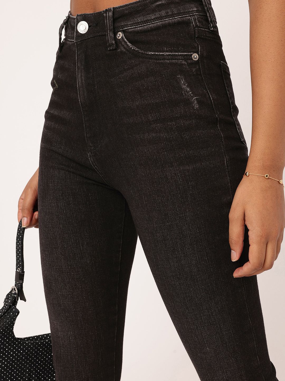 DressBerry Women Grunge Touch Skinny Fit Mildly Distressed Light Fade Frayed Cropped Jeans