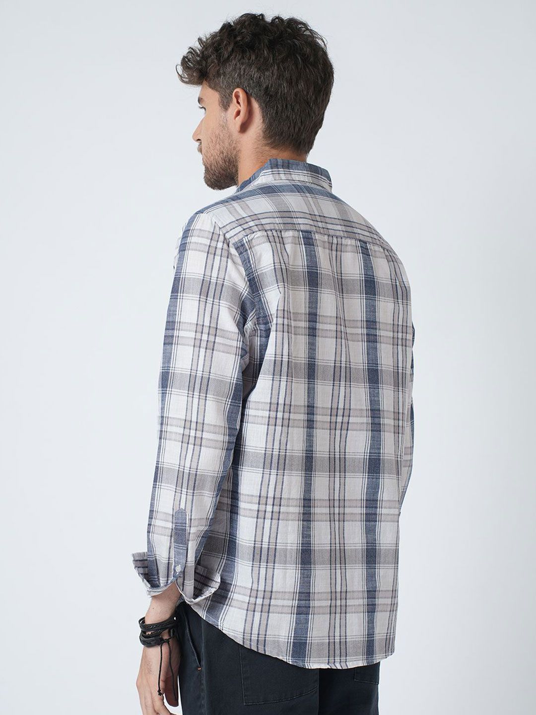 VASTRADO Men Classic Slim Fit Checked Cutaway Collar Cotton Casual Shirt