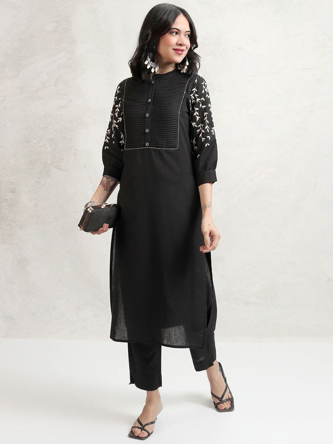 Vishudh Women Floral Embroidered Regular Pure Cotton Kurta with Trousers