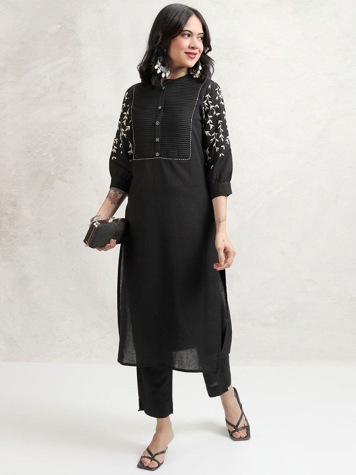 Vishudh Women Floral Embroidered Regular Pure Cotton Kurta with Trousers