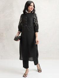 Vishudh Women Floral Embroidered Regular Pure Cotton Kurta with Trousers