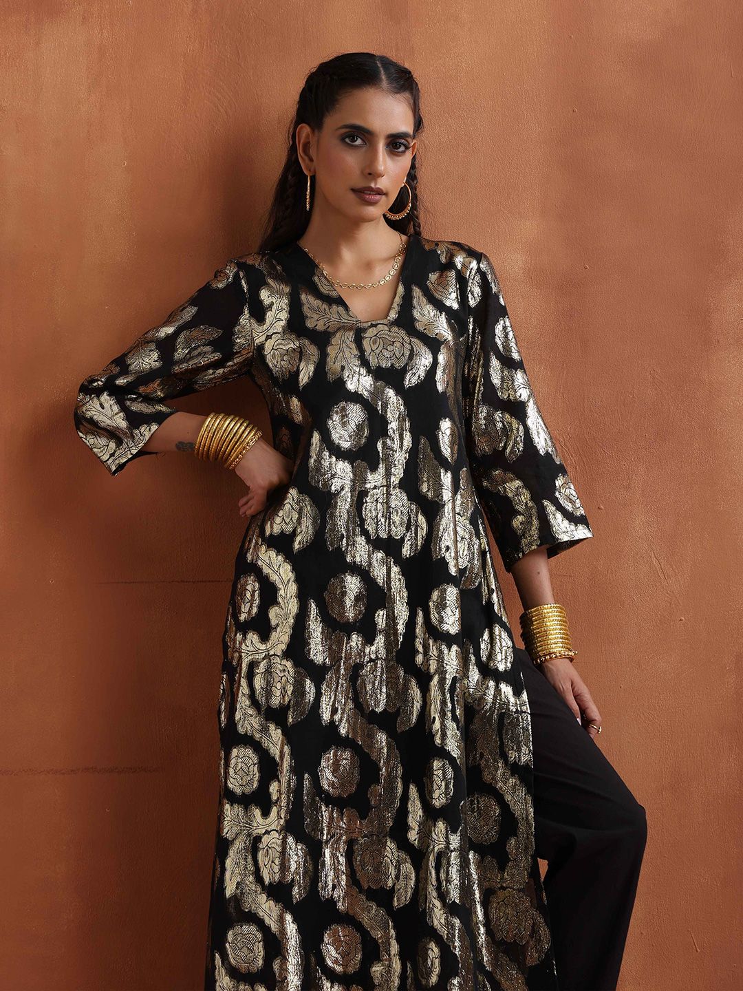 trueBrowns Floral Woven Design Straight High Slit Zari Brocade Kurta with Trousers