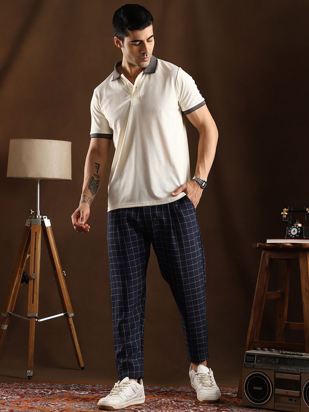 Campus Sutra Men Mid Rise Checked Relexed Fit RegularTrousers