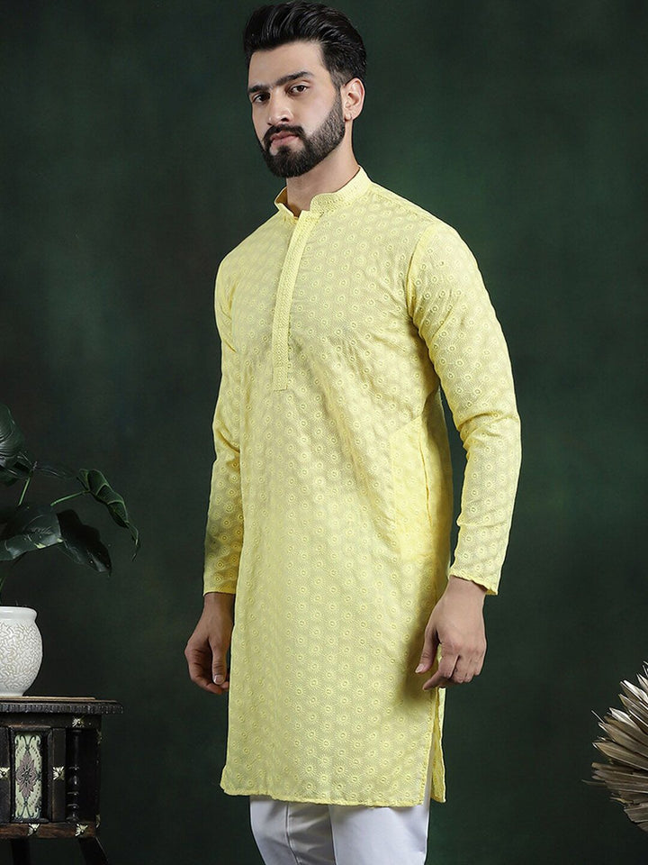 Anouk Floral Sulam Mandarian Collar Kurta Lurus Biasa