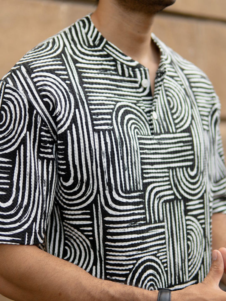 T-Shirt T-Shirt Lengan Powerlook Geometric Henley Neck-Led