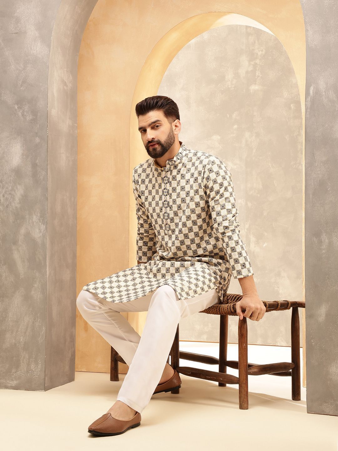 SOJANYA Men Geometric Embroidered Thread Work Kurta