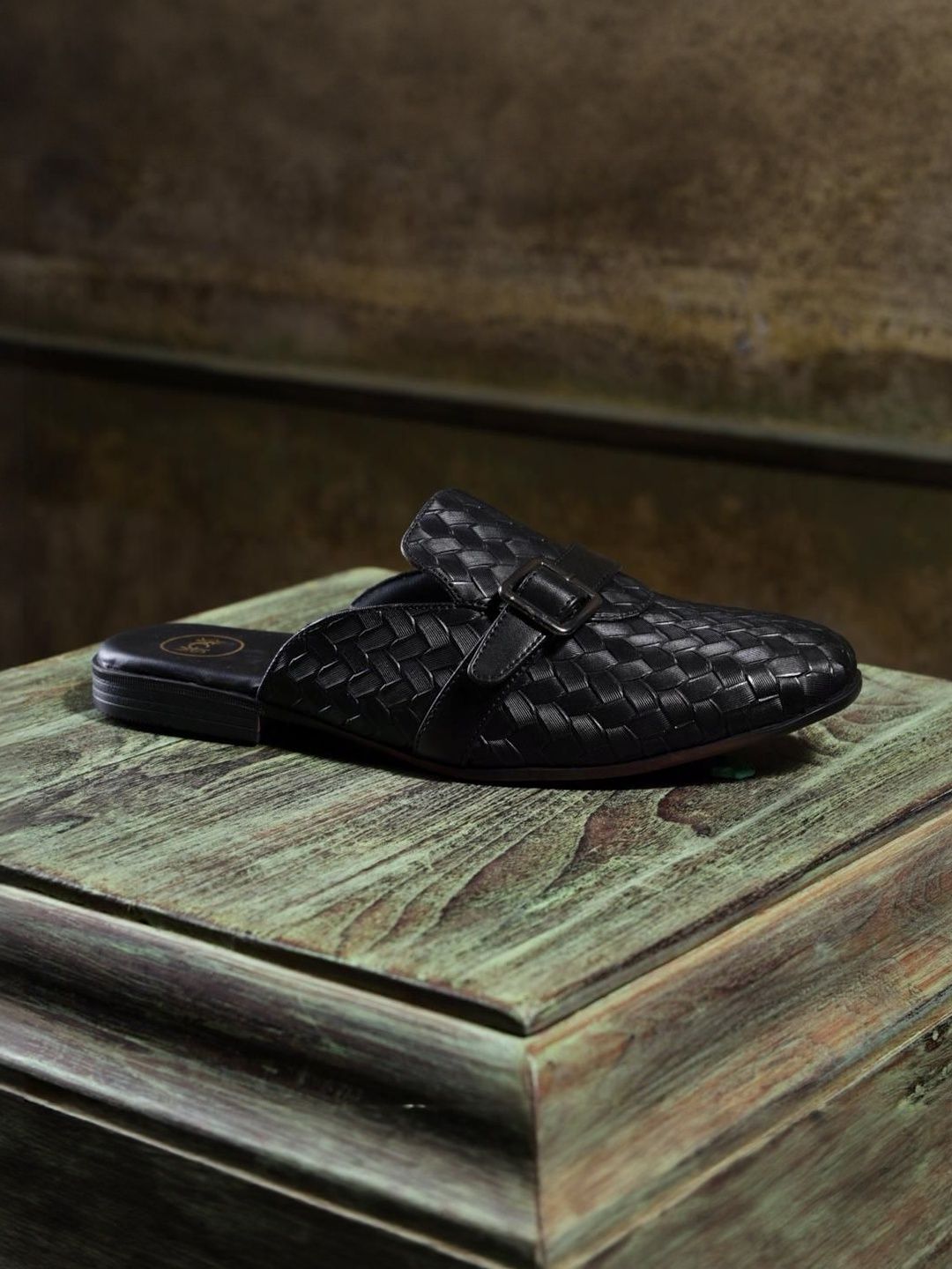 MONKSTORY Men Textured Round Toe Buckled Mules