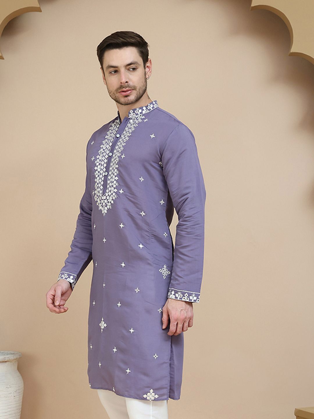 Jompers Men Geometric Embroidered Mirror Work Kurta