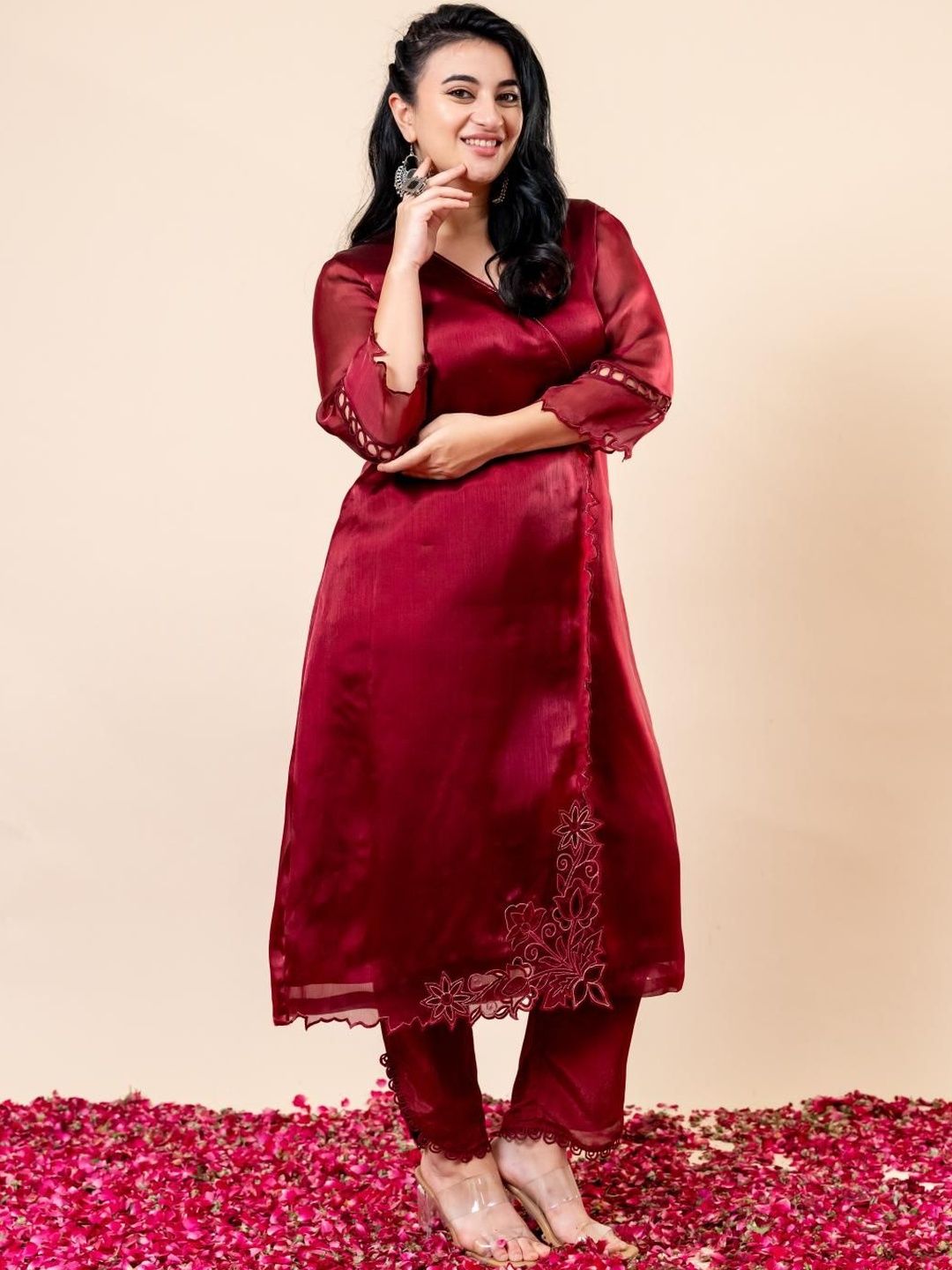Mamicha Self-Designed V-Neck Kurta Set