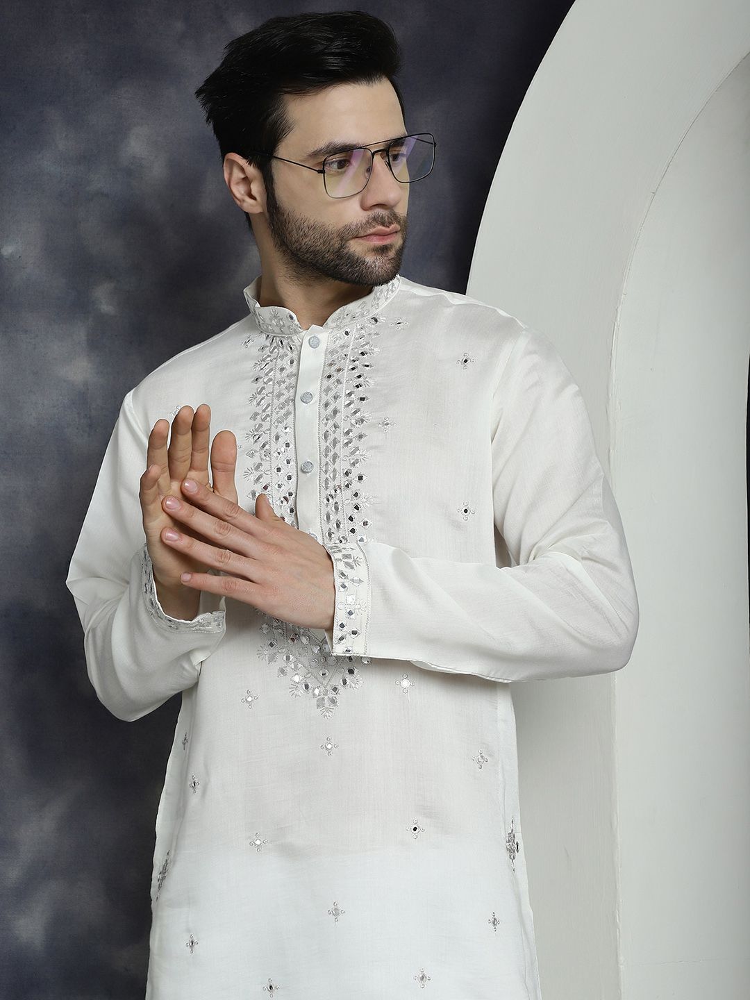 Jompers Embroidered Flared Sleeves Thread Work Strigth Kurta