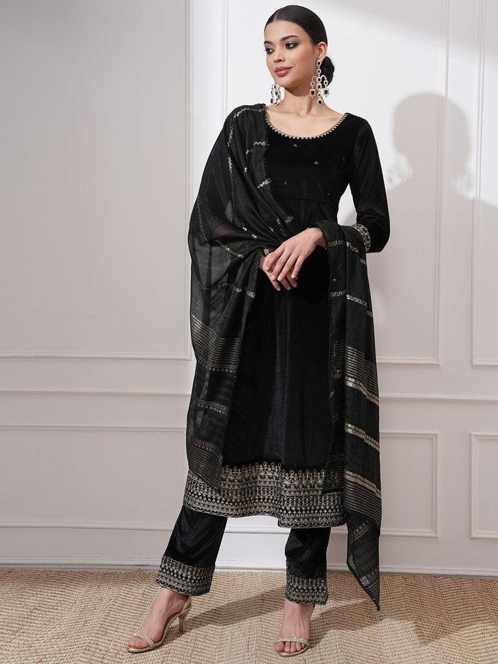 Vishudh Women Floral Embroidered Regular Kurta with Trousers & With Dupatta