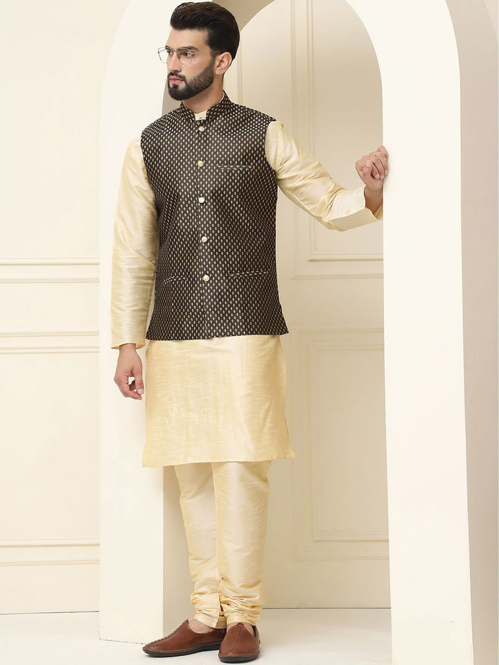 SOJANYA Mandarin Collar Zari Silk Cotton Straight Kurta dengan Piyama & jaket Nehru