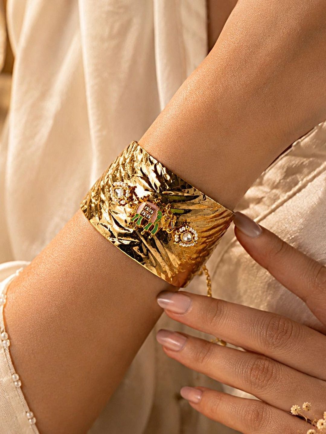 PANASH Wanita Brass Cubic Zirconia Enameled Gold Plated Cuff Bracelet