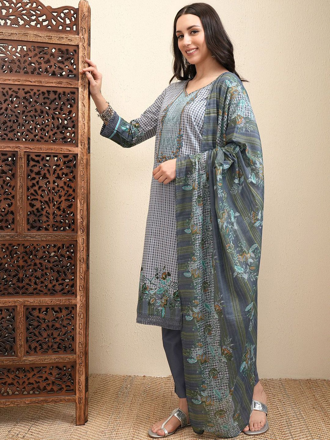 Vishudh Grey Geometric Printed Pure Cotton Straight Kurta With Trousers & Dupatta