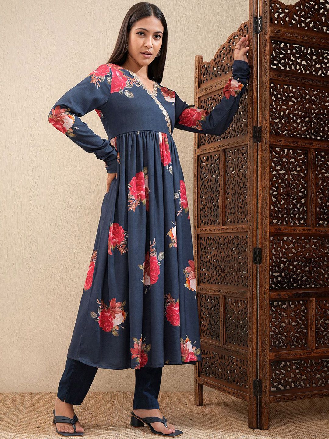 Vishudh Floral Printed Thread Work Anarkali Kurta