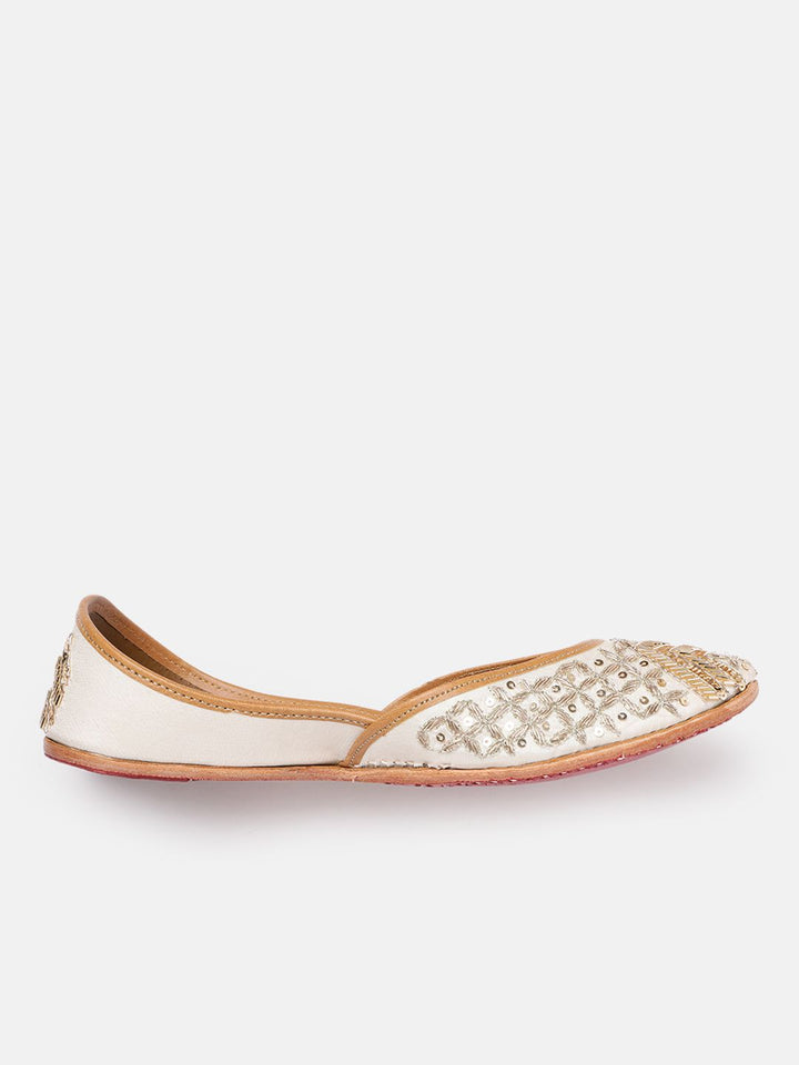 House of Pataudi Women Embellished Ethnic Mojaris