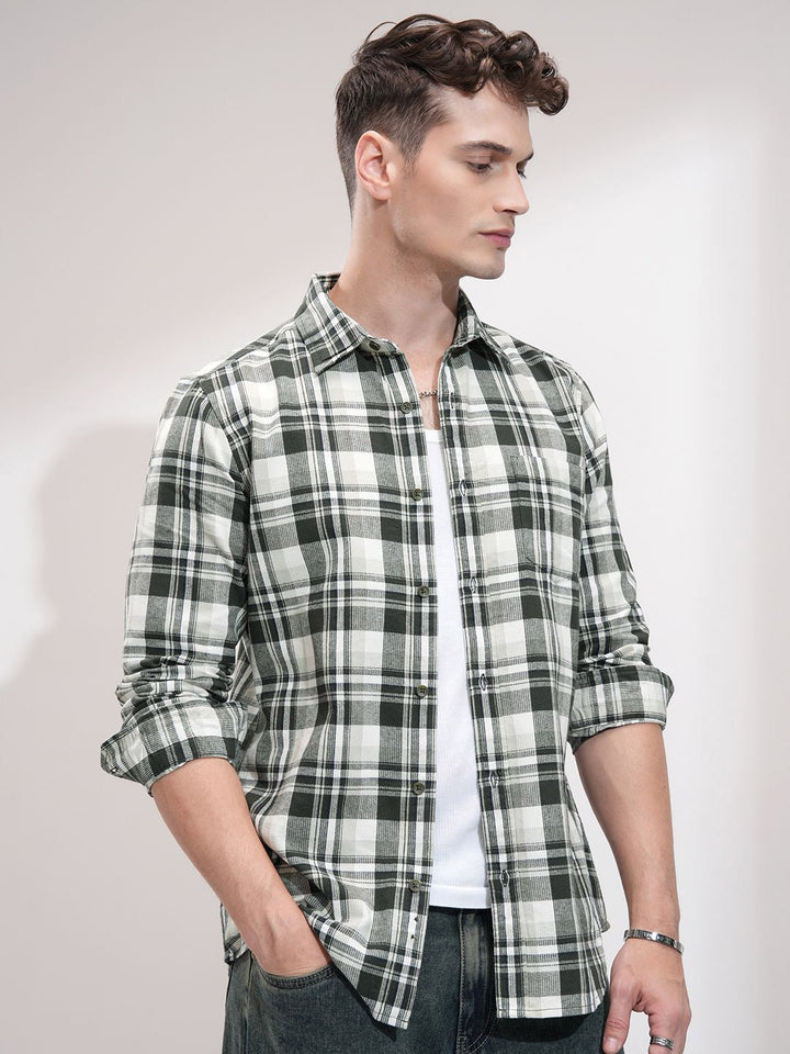 HIGHLANDER Men Opaque Checked Casual Shirt